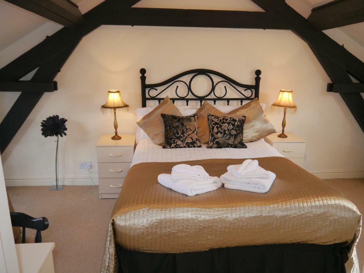 The Shakespeare Lodge - Sleeps Up To 12 - Hot Tub Stratford-upon-Avon Buitenkant foto